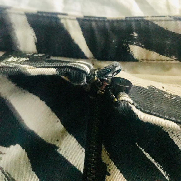 H&M WOMEN’S MINI SKIRT ZEBRA PRINT SIZE 6 - Picture 8 of 8